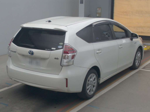 2015 Toyota Prius alpha ZVW41W[1]