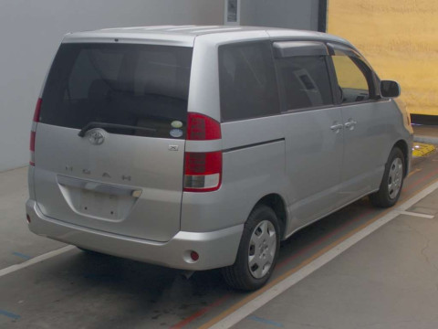 2004 Toyota Noah AZR60G[1]