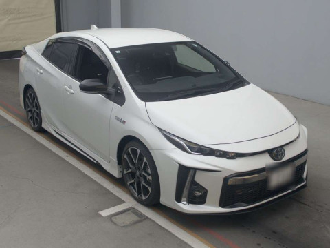 2019 Toyota Prius PHV ZVW52[2]