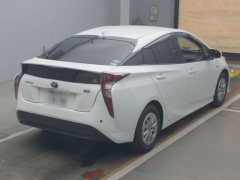 2017 Toyota Prius ZVW50[1]