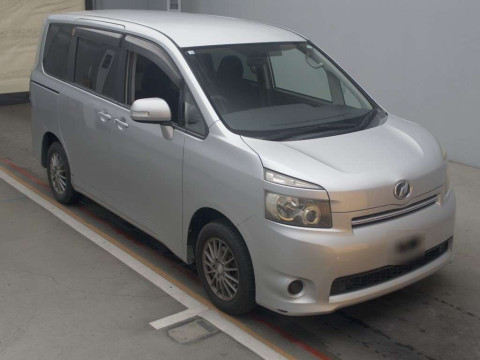 2008 Toyota Voxy ZRR70G[2]