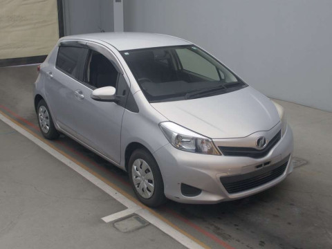 2013 Toyota Vitz NSP130[2]