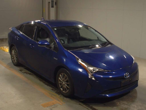 2016 Toyota Prius ZVW50[2]