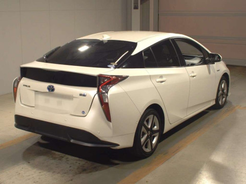 2015 Toyota Prius ZVW51[1]