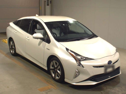 2015 Toyota Prius ZVW51[2]