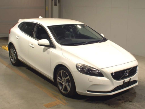 2016 Volvo V40 MD4204T[2]