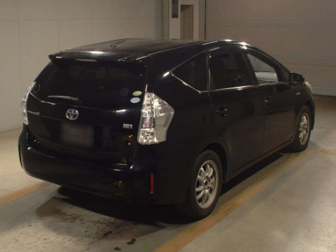 2013 Toyota Prius alpha ZVW40W[1]