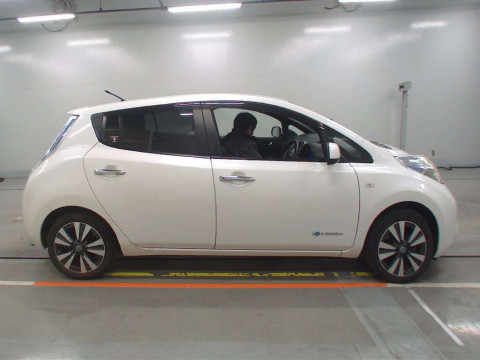 2014 Nissan Leaf AZE0[2]