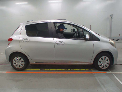 2012 Toyota Vitz NSP130[2]