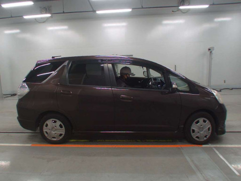 2012 Honda Fit Shuttle Hybrid GP2[2]