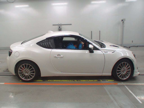 2012 Toyota 86 ZN6[2]