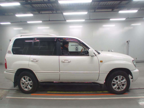 2004 Toyota Land Cruiser 100 UZJ100W[2]