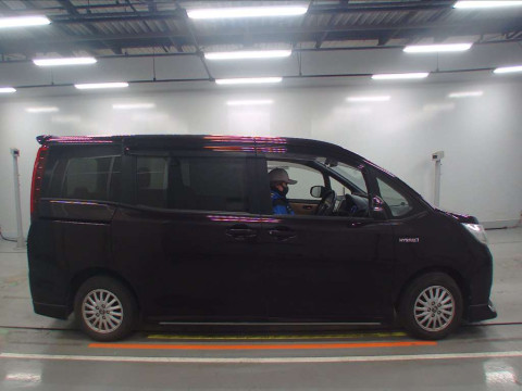 2014 Toyota Noah ZWR80G[2]