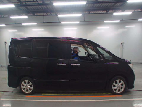 2011 Nissan Serena FC26[2]