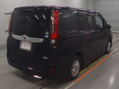 2015 Toyota Noah ZWR80G[1]