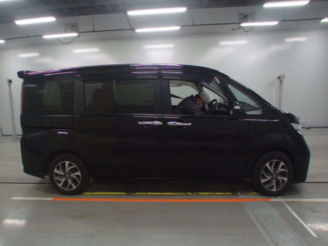 2015 Honda Step WGN Spada RP3[2]