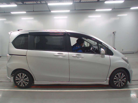 2014 Honda Freed GB3[2]