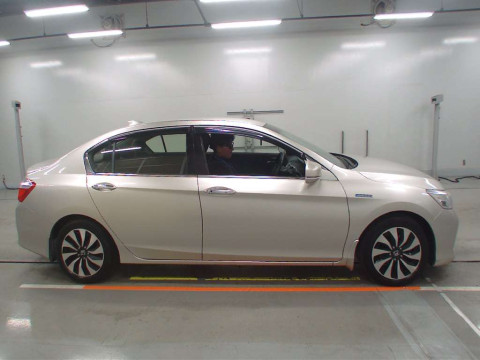 2013 Honda Accord Hybrid CR6[2]