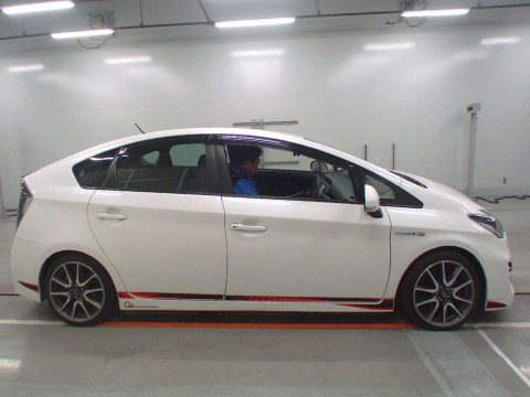 2014 Toyota Prius ZVW30[2]