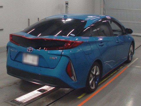 2017 Toyota Prius PHV ZVW52[1]