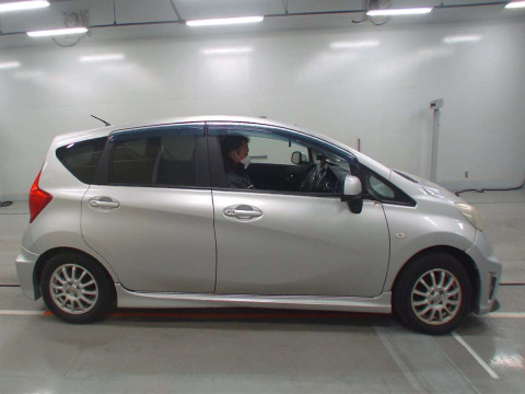 2013 Nissan Note E12[2]