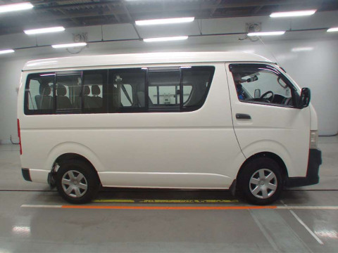 2011 Toyota Hiace Wagon TRH214W[2]