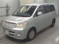 2004 Toyota Noah