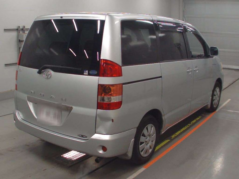 2004 Toyota Noah AZR60G[1]