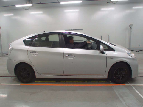 2012 Toyota Prius ZVW30[2]