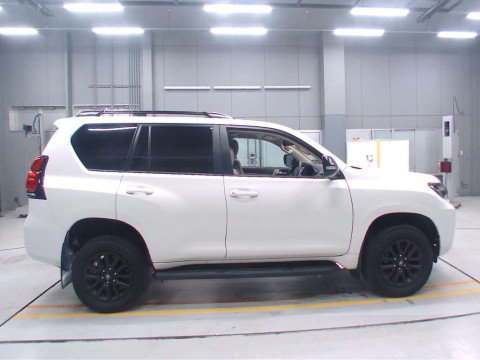 2023 Toyota Land Cruiser Prado TRJ150W[2]