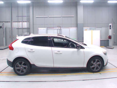 2013 Volvo V40 MB5204T[2]