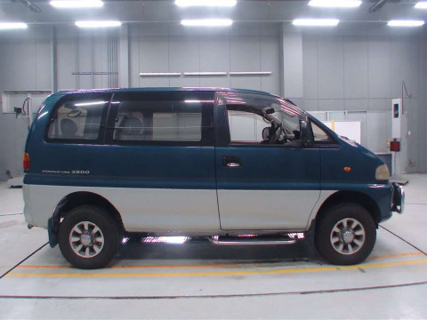 1996 Mitsubishi Delica Spacegear PD8W[2]