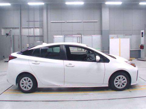 2021 Toyota Prius ZVW51[2]