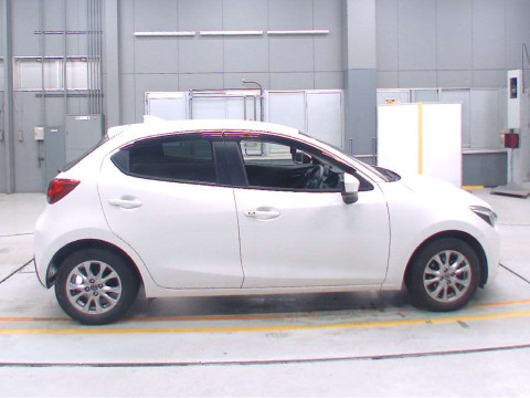 2017 Mazda Demio DJ5FS[2]