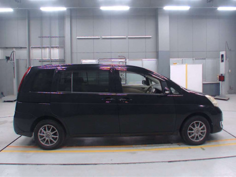 2010 Toyota Isis ZGM11G[2]