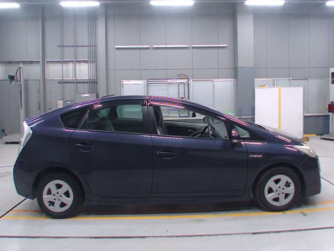 2011 Toyota Prius ZVW30[2]