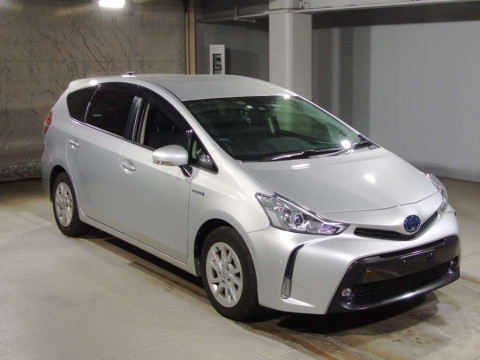 2018 Toyota Prius alpha ZVW40W[2]