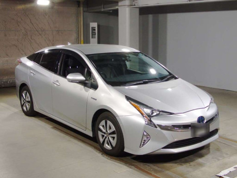 2018 Toyota Prius ZVW51[2]