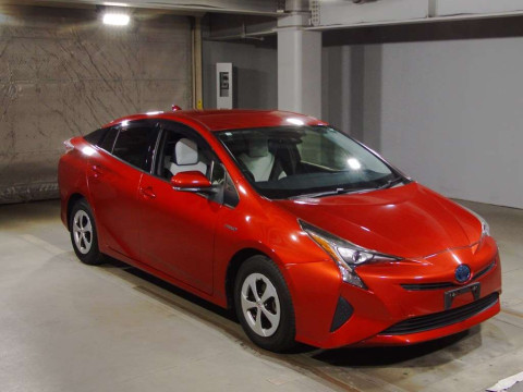 2016 Toyota Prius ZVW50[2]