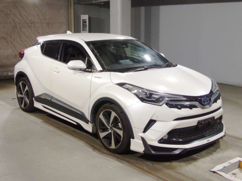 2019 Toyota C-HR ZYX10[2]