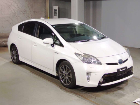 2013 Toyota Prius ZVW30[2]