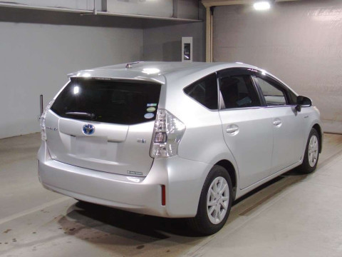 2013 Toyota Prius alpha ZVW40W[1]