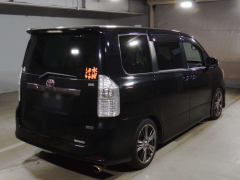 2010 Toyota Noah ZRR70W[1]