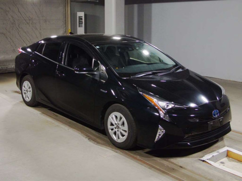 2018 Toyota Prius ZVW50[2]