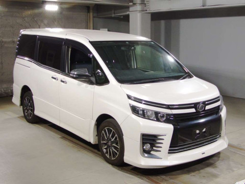 2014 Toyota Voxy ZRR85W[2]