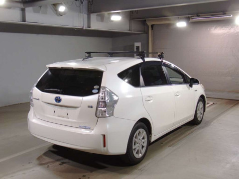 2011 Toyota Prius alpha ZVW40W[1]