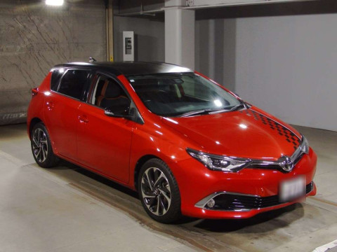 2016 Toyota Auris NRE185H[2]