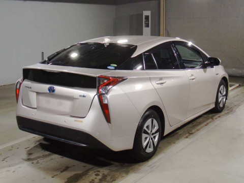 2017 Toyota Prius ZVW51[1]