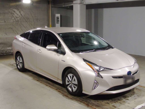 2017 Toyota Prius ZVW51[2]