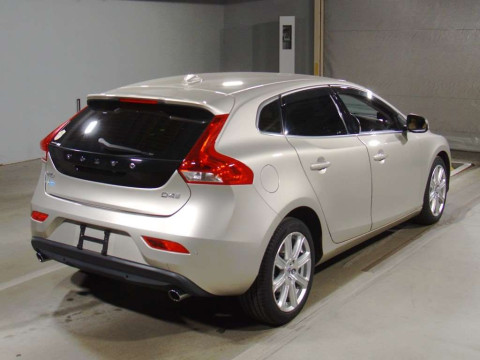 2016 Volvo V40 MD4204T[1]